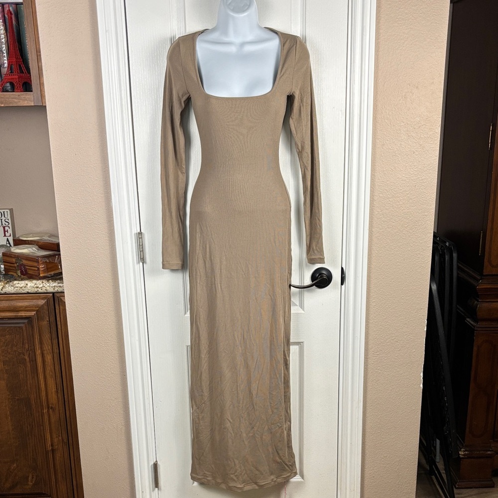 PUMIEY Chic Long Sleeve Ribbed Bodycon Scoop Neck Tan Maxi Dress Size S NWT